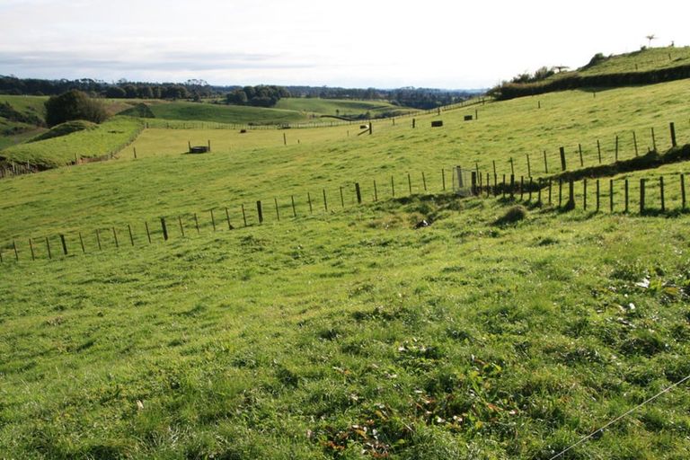 Photo of property in 311 Croydon Road, Midhirst, Stratford, 4394