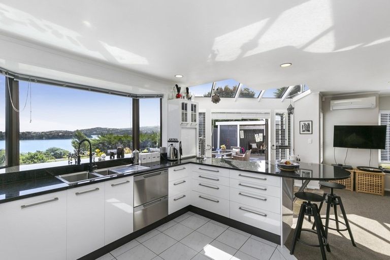 Photo of property in 5 The Crowsnest, Whitby, Porirua, 5024