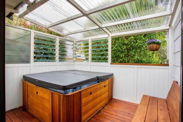 Photo of property in 4 Oldham Place, Browns Bay, Auckland, 0630