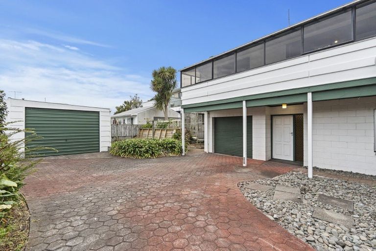 Photo of property in 69 Belt Road, New Plymouth, 4310