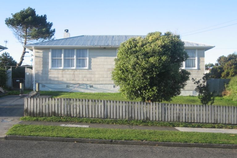 Photo of property in 13 Cornwall Crescent, Cannons Creek, Porirua, 5024