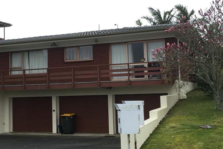 Photo of property in 3 Manhattan Heights, Glendene, Auckland, 0602