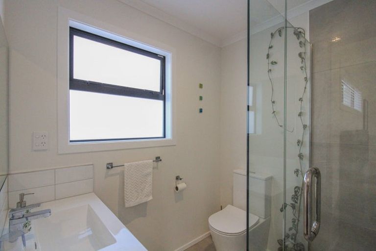 Photo of property in 17 Buddle Road, Wallaceville, Upper Hutt, 5018