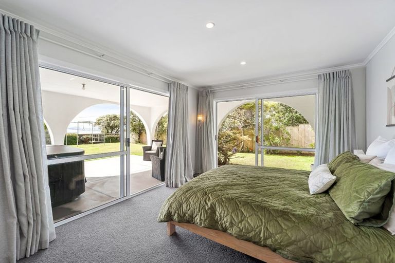Photo of property in 2 Hardley Avenue, Tindalls Beach, Whangaparaoa, 0930