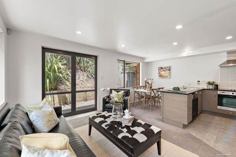 Photo of property in 27 Henry Partington Place, Greenhithe, Auckland, 0632