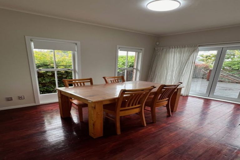 Photo of property in 68 Beach Road, Mellons Bay, Auckland, 2014
