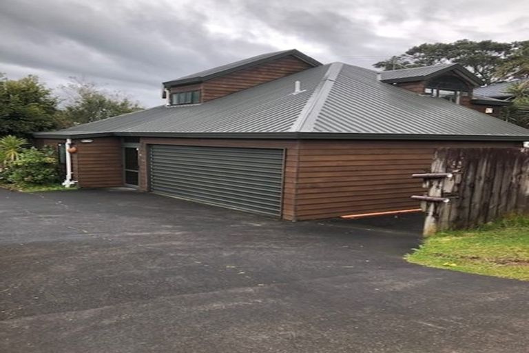 Photo of property in 1/60 Rangatira Road, Beach Haven, Auckland, 0626