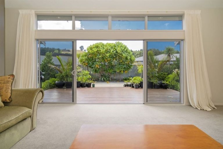 Photo of property in 10 Dotterel Place, Whitianga, 3510