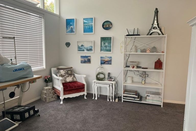 Photo of property in 18 Walton Street, Red Beach, 0932