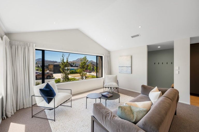 Photo of property in 19 Obelisk Street, Wanaka, 9305