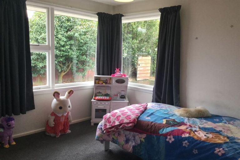 Photo of property in 5 Dunluce Place, Hornby, Christchurch, 8042