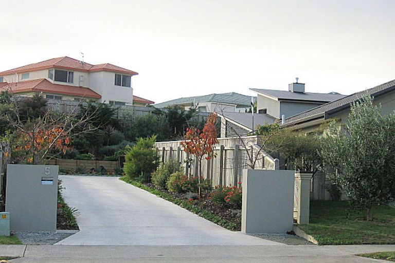 Photo of property in 5 Quadrant Heights, Paraparaumu, 5032