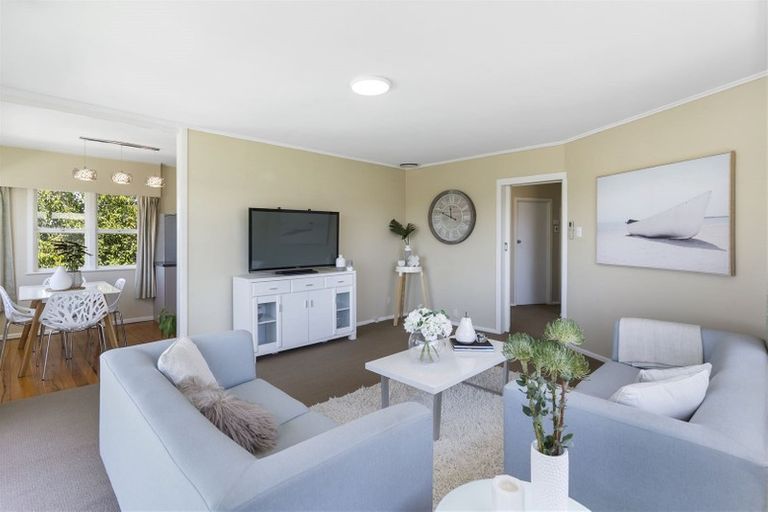 Photo of property in 16 Edgeworth Road, Glenfield, Auckland, 0629