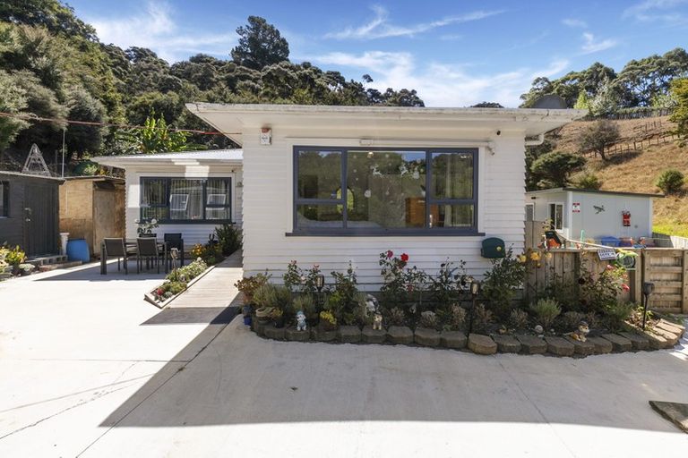 Photo of property in 27 Brick Bay Drive, Sandspit, Warkworth, 0982