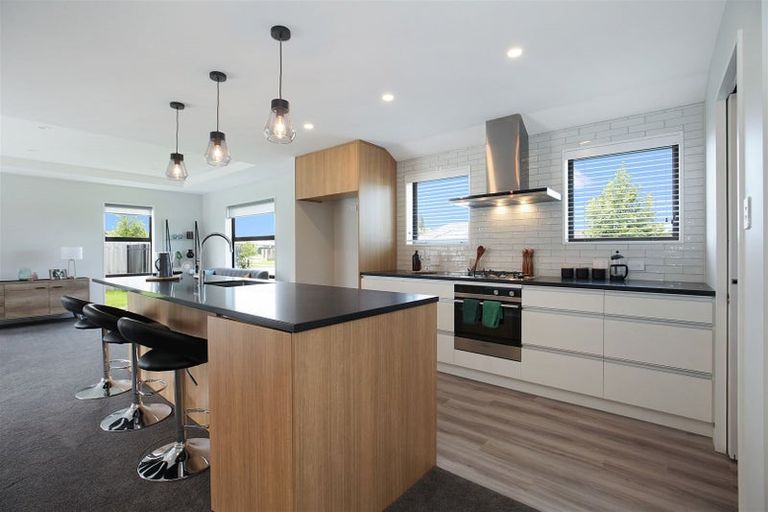 Photo of property in 2 Loch Tanna Way, Broomfield, Christchurch, 8042