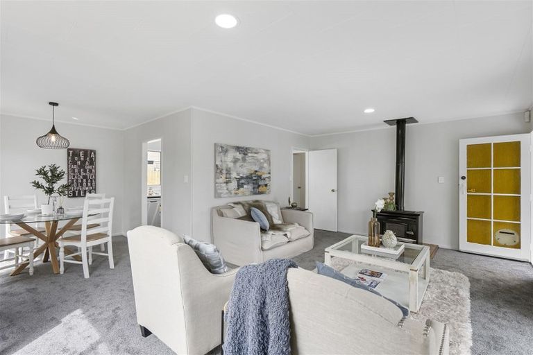 Photo of property in 70 Hutchinsons Road, Bucklands Beach, Auckland, 2014