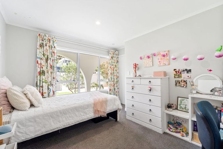 Photo of property in 2 Hardley Avenue, Tindalls Beach, Whangaparaoa, 0930