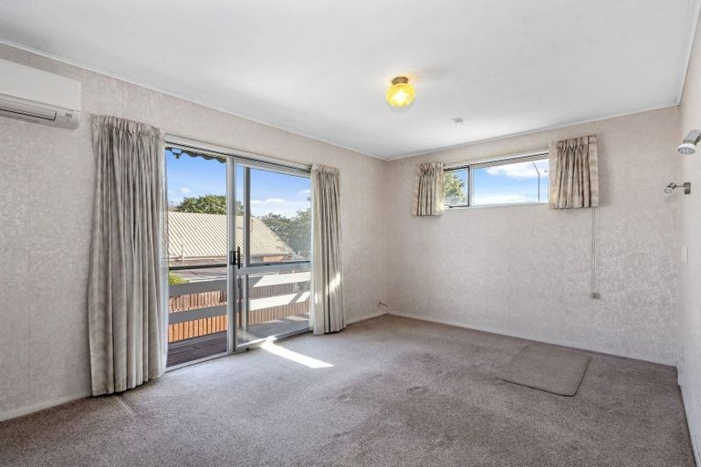 Photo of property in 2/427 Memorial Avenue, Burnside, Christchurch, 8053