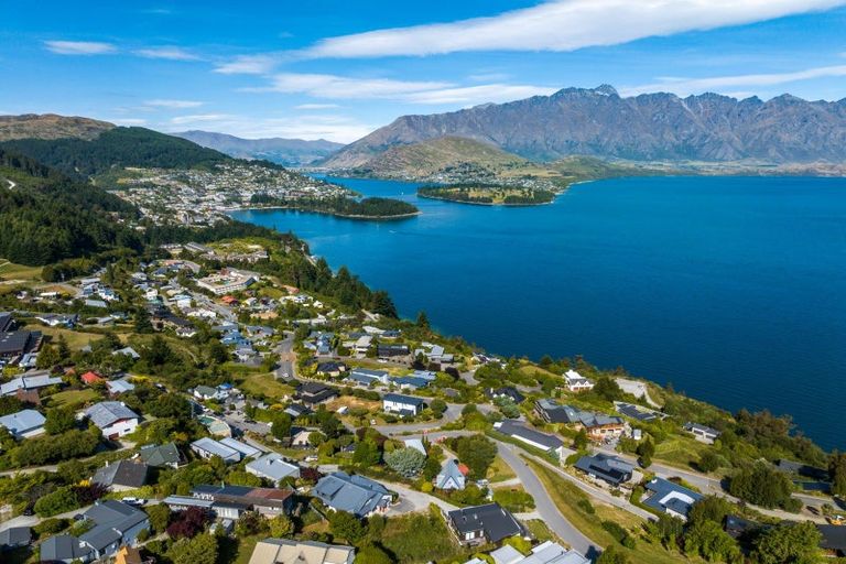 Photo of property in 19 Richards Park Lane, Fernhill, Queenstown, 9300