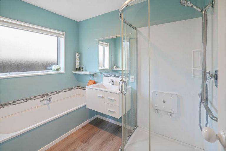 Photo of property in 60a Middlepark Road, Sockburn, Christchurch, 8042