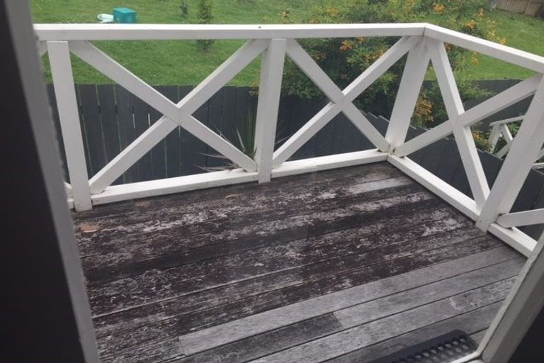 Photo of property in 2/10 William Bond Street, Stanley Point, Auckland, 0624