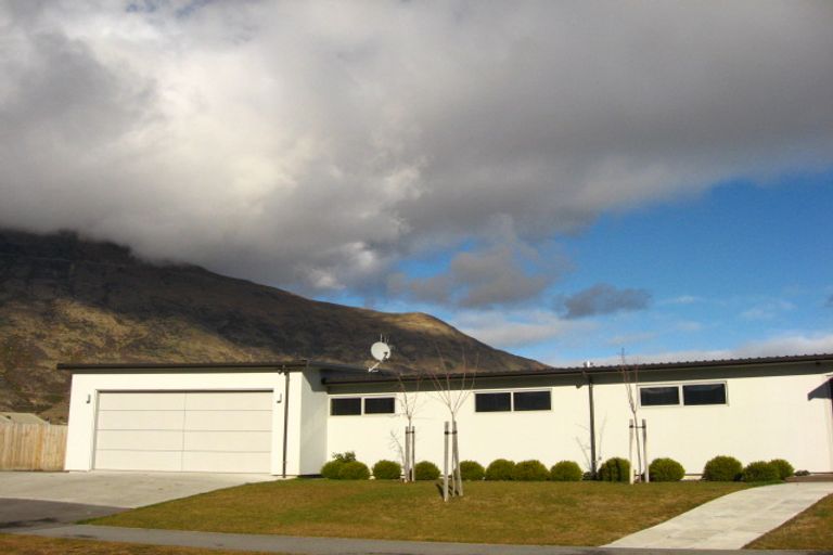 Photo of property in 2 Orbell Drive, Lake Hayes, Queenstown, 9304