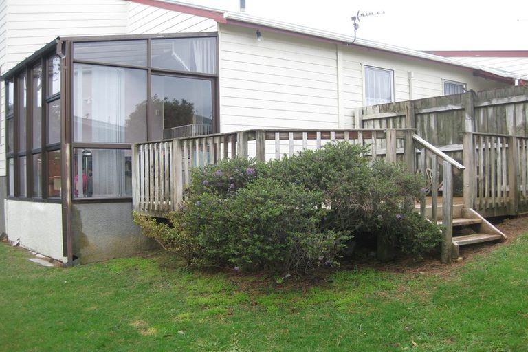 Photo of property in 41 Colchester Crescent, Newlands, Wellington, 6037