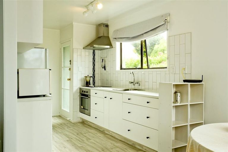 Photo of property in 19 Benita Place, Sunnyvale, Auckland, 0612