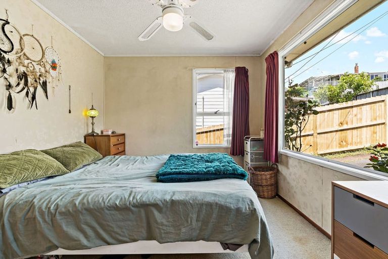 Photo of property in 30 Waimumu Road, Massey, Auckland, 0614