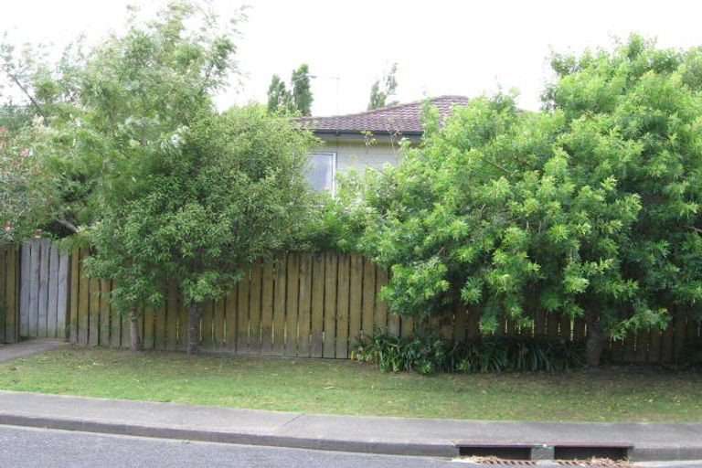 Photo of property in 19 Lambrown Drive, Totara Vale, Auckland, 0629