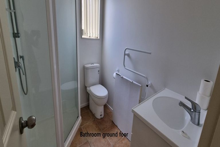 Photo of property in 78a Sunset Road, Unsworth Heights, Auckland, 0632