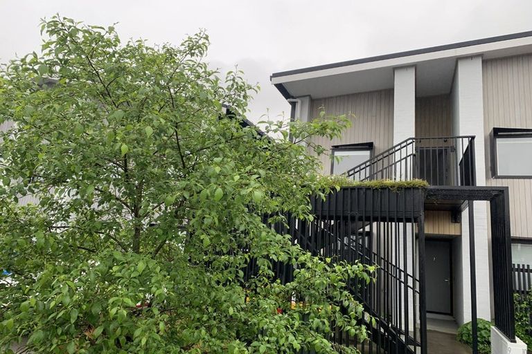 Photo of property in 9/1 Genevieve Lane, Hobsonville, Auckland, 0616