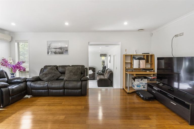 Photo of property in 1 Citation Way, Botany Downs, Auckland, 2010