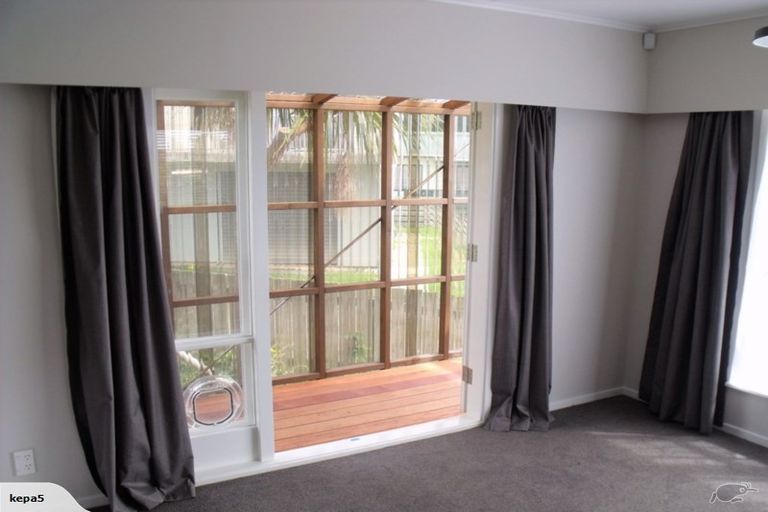 Photo of property in 102 Arahura Crescent, Waitangirua, Porirua, 5024