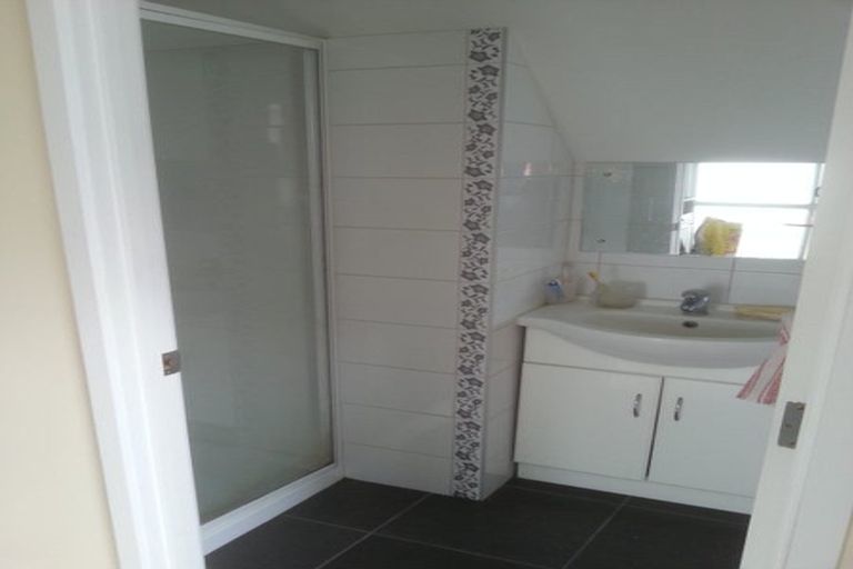 Photo of property in 11 Cobblestone Lane, Hillcrest, Auckland, 0627
