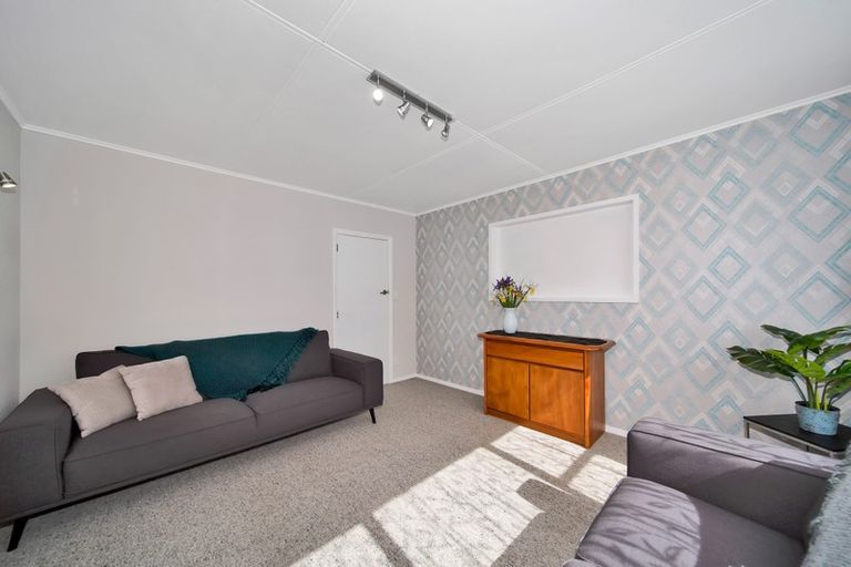 Photo of property in 28 Disraeli Street, Hawera, 4610