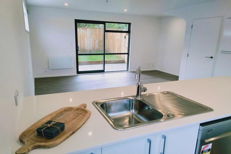 Photo of property in 4b Wattle Road, Sunnyvale, Auckland, 0612