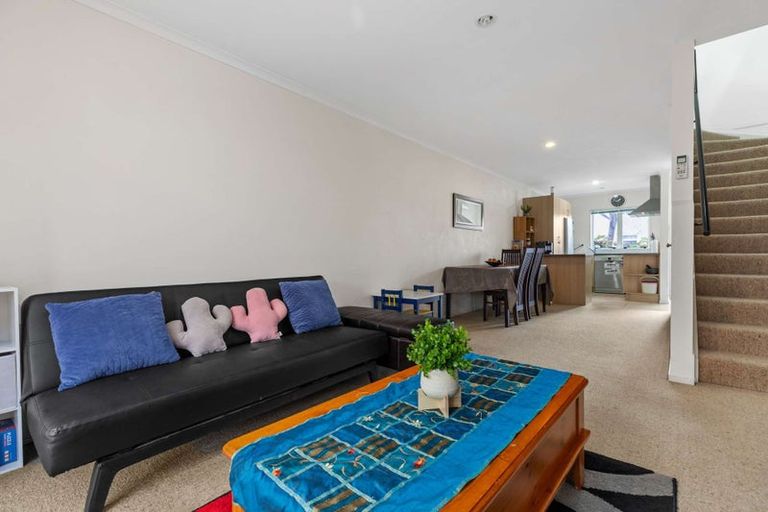 Photo of property in 65 Brashier Circle, Sunnyvale, Auckland, 0612