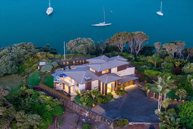 Photo of property in 18b Kaha Place, Russell, 0272