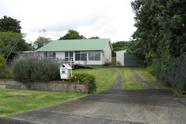 Photo of property in 45 Kiwi Esplanade, Mangere Bridge, Auckland, 2022
