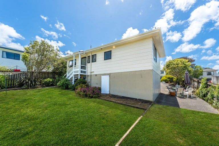 Photo of property in 3 Loughanure Place, Massey, Auckland, 0614