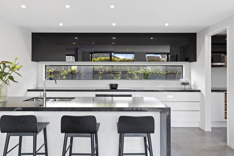 Photo of property in 2/28 Jeffreys Road, Fendalton, Christchurch, 8052