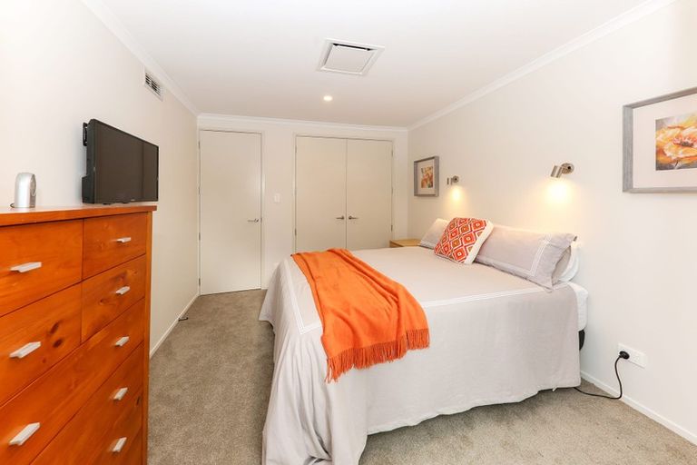Photo of property in 2/19 Seaview Avenue, Northcote, Auckland, 0627