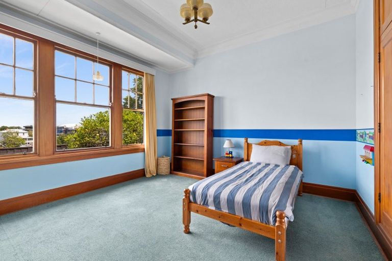 Photo of property in 11 Thompson Road, Bluff Hill, Napier, 4110