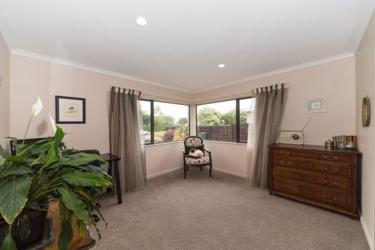 Photo of property in 66 Roberts Line, Kelvin Grove, Palmerston North, 4414