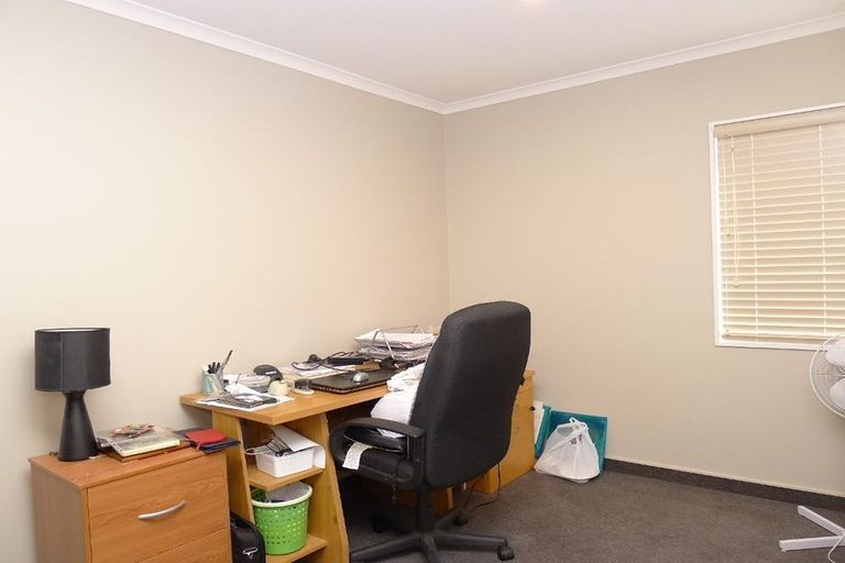 Photo of property in 100 Guildford Drive, Paraparaumu Beach, Paraparaumu, 5032