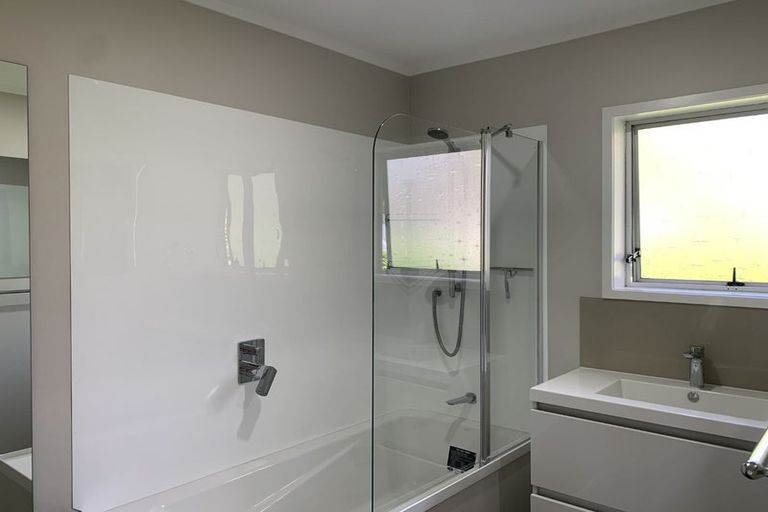 Photo of property in 3/157 Te Atatu Road, Te Atatu South, Auckland, 0610