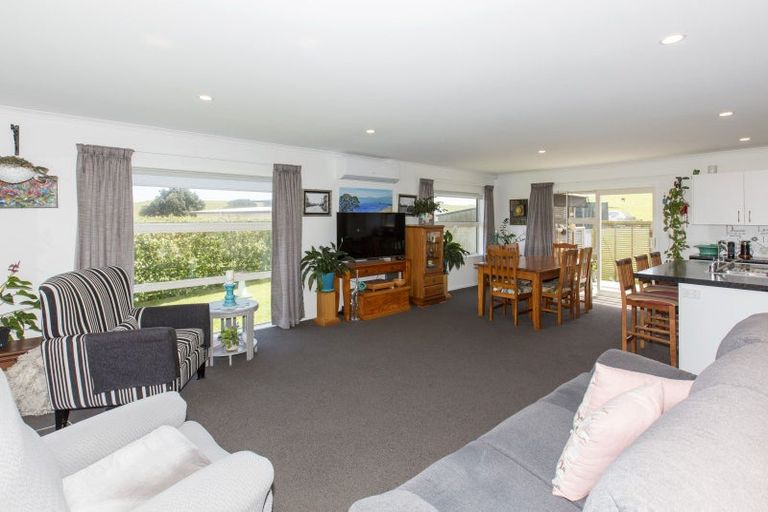 Photo of property in 3 Tua Tua Place, Baylys Beach, Dargaville, 0377