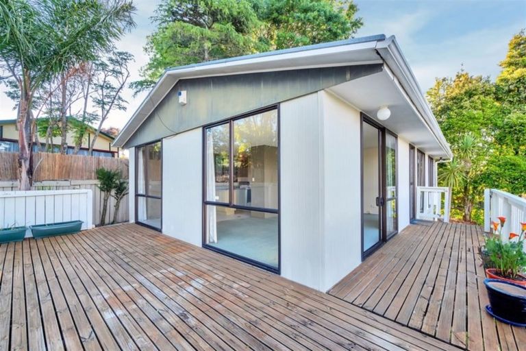 Photo of property in 1/9 Lucinda Place, Glen Eden, Auckland, 0602