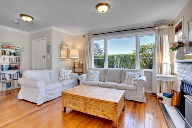 Photo of property in 17 Sackville Street, Martinborough, 5711